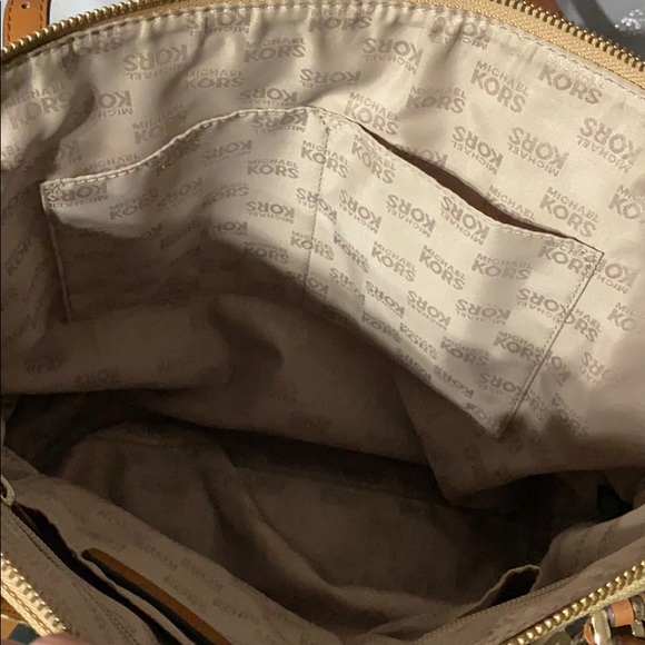 Tan MK purse - Picture 6 of 6